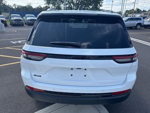 New 2025 Jeep Grand Cherokee Altitude image 6
