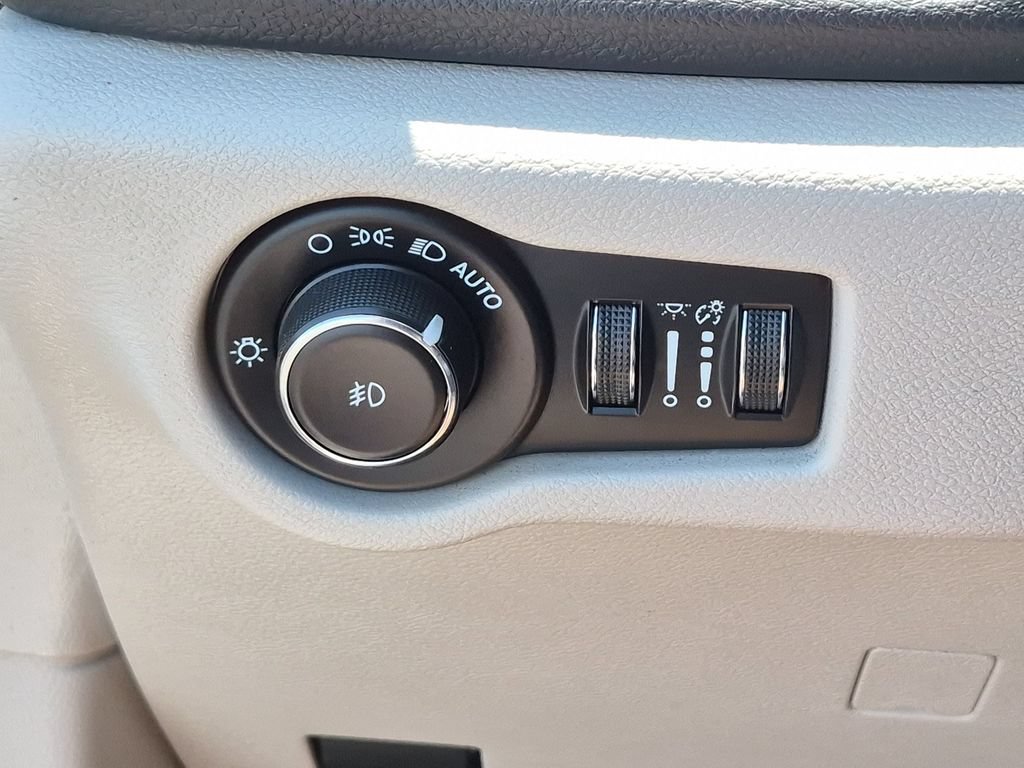Used 2022 Chrysler Pacifica Touring-L FWD image 22