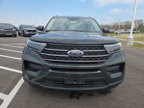 Used 2023 Ford Explorer XLT image 3