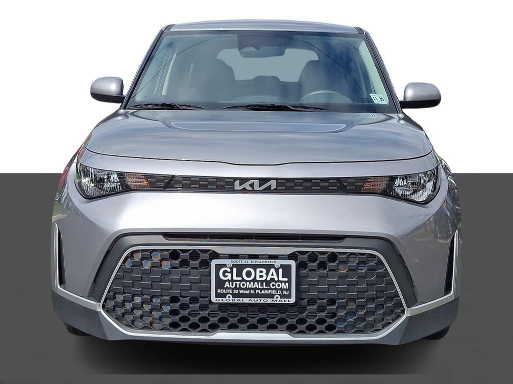 Used 2025 Kia Soul LX w/ LX Technology Package FWD image 2
