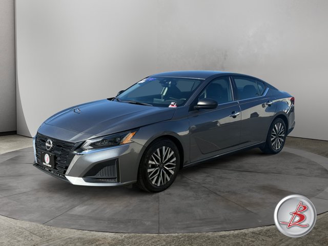Used 2024 Nissan Altima 2.5 SV FWD image 3