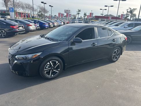 Used 2025 Nissan Sentra SV image 3