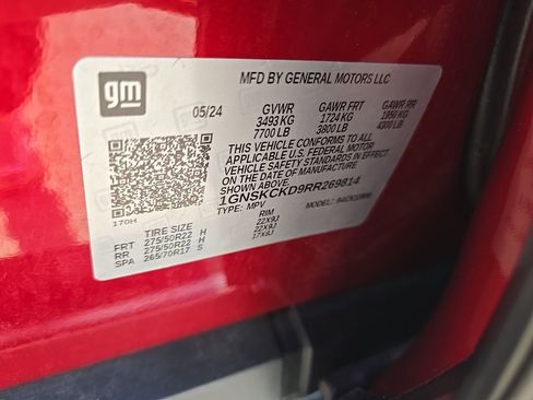 Used 2024 Chevrolet Suburban LT w/ Luxury Package image 13