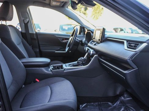 Used 2021 Toyota RAV4 XLE image 18