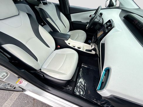 Used 2016 Toyota Prius Four FWD image 14