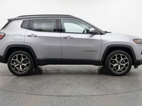 Used 2025 Jeep Compass Limited AWD/4WD image 11