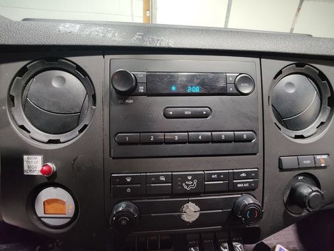 Used 2014 Ford F450 XL w/ Power Equipment Group image 45