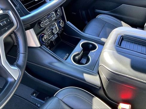 Used 2023 Chevrolet Suburban Premier image 18