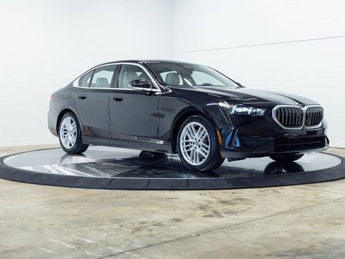 Certified 2025 BMW 530i xDrive w/ Premium Package image 4