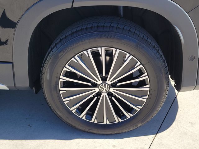 Used 2025 Volkswagen Tiguan S AWD/4WD image 13