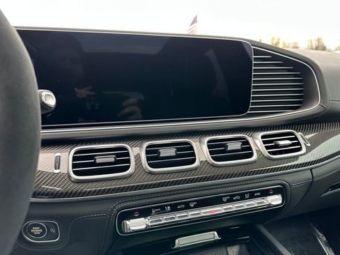 Used 2024 Mercedes-Benz GLS 63 AMG 4MATIC image 24