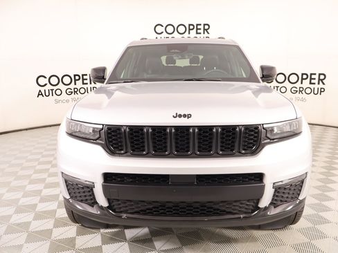 Used 2025 Jeep Grand Cherokee L Limited w/ Black Appearance Package AWD/4WD image 10