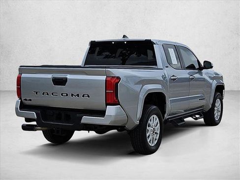 Used 2025 Toyota Tacoma SR5 AWD/4WD image 5