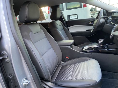 Used 2025 Chevrolet Trax LT w/ LPO, Blackout Package image 33