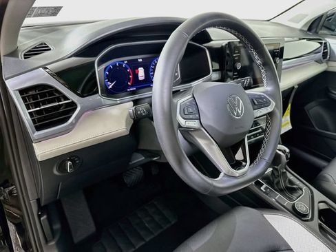 Certified 2025 Volkswagen Taos SEL AWD/4WD image 10