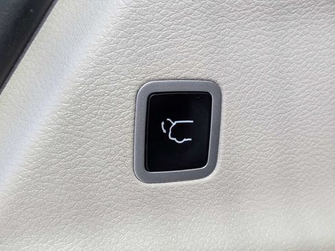 Used 2024 Chrysler Pacifica Limited FWD image 13