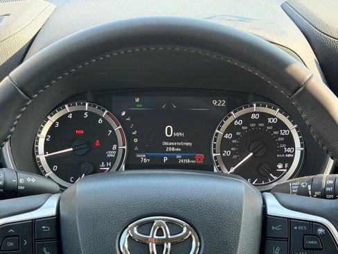 Used 2026 Toyota Highlander XLE image 22