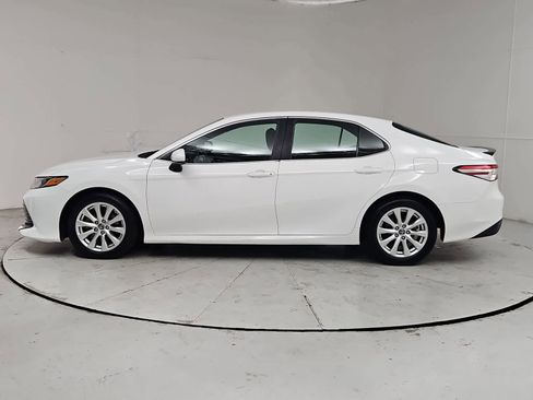 Used 2018 Toyota Camry LE FWD image 3