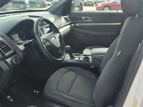 Used 2019 Ford Explorer XLT image 9