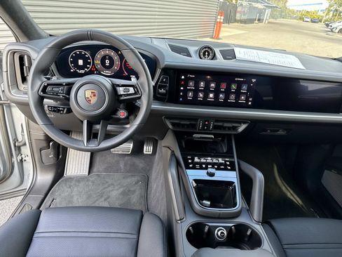 Certified 2025 Porsche Cayenne Turbo GT image 38