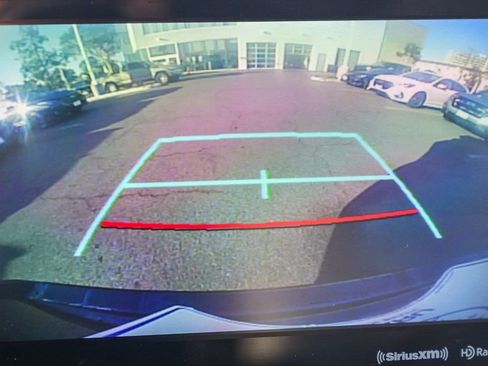 Used 2022 Toyota Highlander XLE image 29