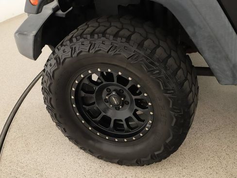 Used 2018 Jeep Wrangler Unlimited Sport w/ Connectivity Group AWD/4WD image 36