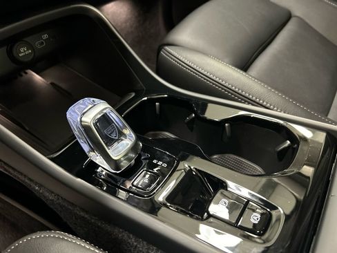 Certified 2026 Volvo XC40 B5 Plus AWD/4WD image 19