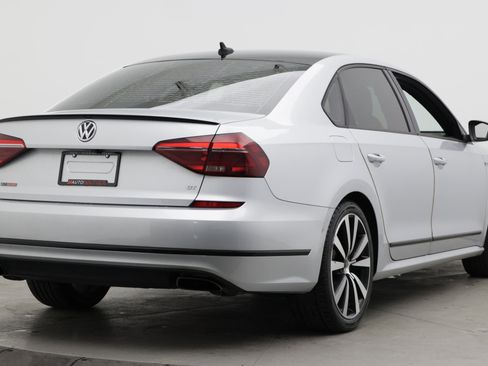 Used 2018 Volkswagen Passat 3.6 FWD image 8