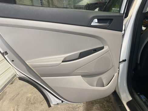 Used 2021 Hyundai Tucson SE w/ Cargo Package image 12