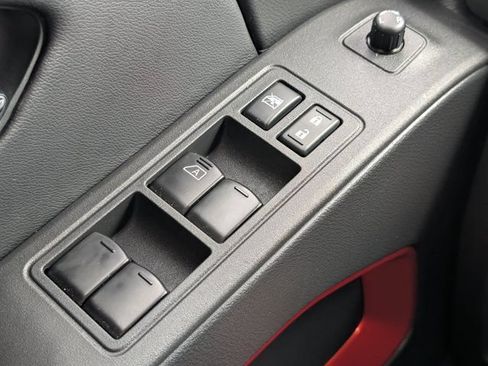 Used 2025 Nissan Frontier PRO-4X AWD/4WD image 19