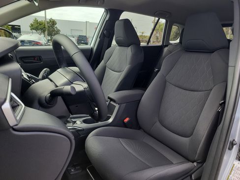 Certified 2024 Toyota Corolla Cross LE image 19