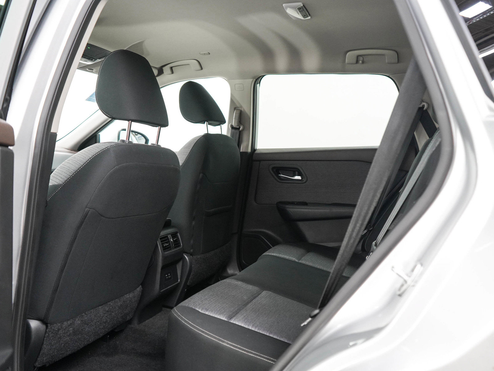Used 2023 Nissan Rogue SV AWD/4WD image 17