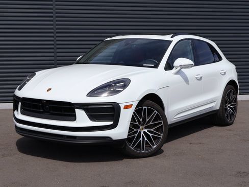 Used 2024 Porsche Macan AWD/4WD image 1