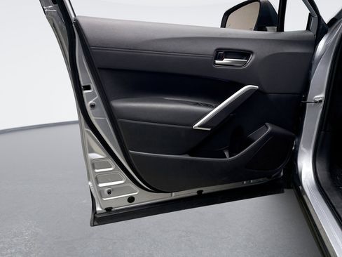 Used 2023 Toyota Corolla Cross XLE image 9