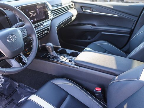 Used 2025 Toyota Camry SE image 18