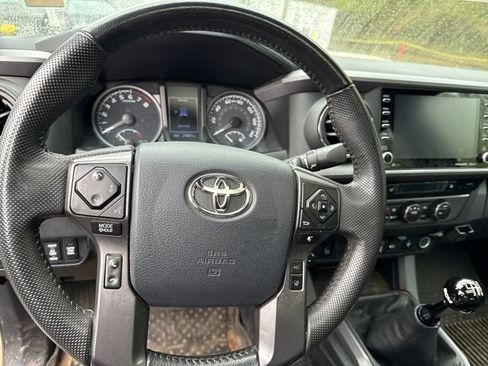 Used 2020 Toyota Tacoma TRD Off-Road w/ TRD Premium Off Road Package image 20