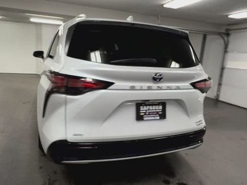 Used 2024 Toyota Sienna Limited image 7