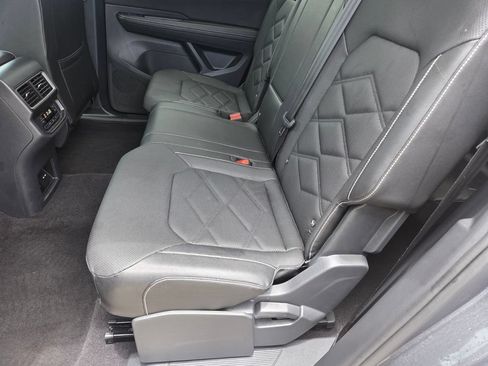 Used 2025 Volkswagen Atlas SE AWD/4WD image 23