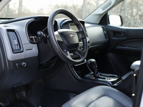 Used 2018 Chevrolet Colorado W/T image 9