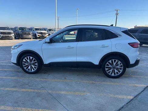 Used 2022 Ford Escape Titanium w/ Class II Trailer Tow Package image 6