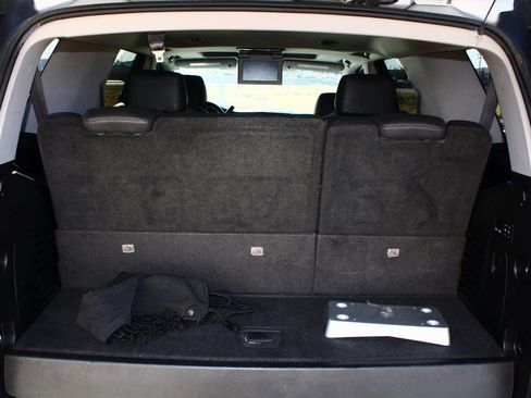 Used 2015 Cadillac Escalade Luxury image 10