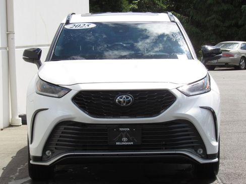 Certified 2025 Toyota Highlander XSE AWD/4WD image 3