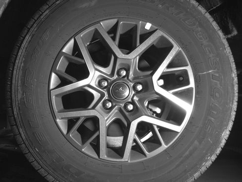 Used 2025 Jeep Wrangler Sahara image 14