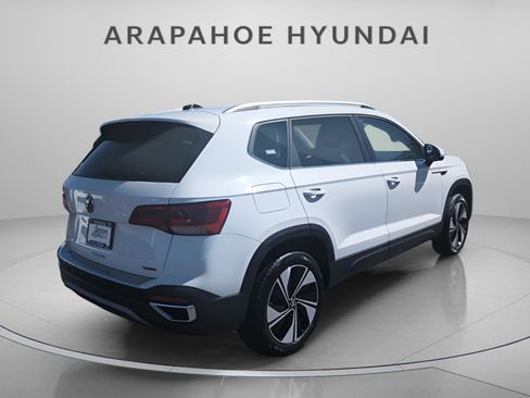 Used 2023 Volkswagen Taos SE w/ Panoramic Sunroof Package AWD/4WD image 5