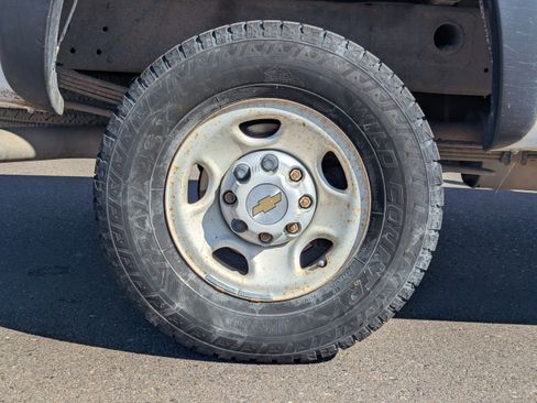 Used 2004 Chevrolet Silverado 2500 W/T AWD/4WD image 32