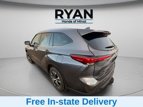 Used 2020 Toyota Highlander XLE image 4