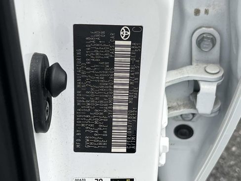 Used 2023 Toyota Corolla LE image 33