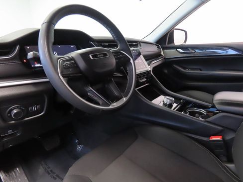 Used 2023 Jeep Grand Cherokee Laredo w/ Luxury Tech Group I RWD image 13