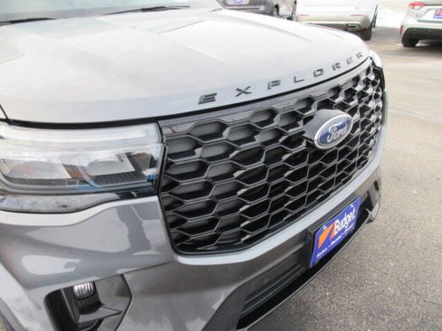 Used 2025 Ford Explorer ST-Line w/ Premium Package image 9