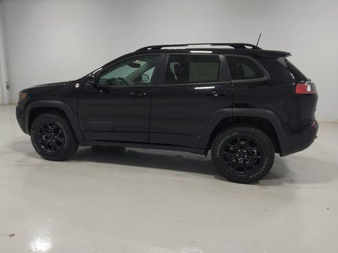 Used 2022 Jeep Cherokee Trailhawk w/ Premium Leather Package AWD/4WD image 3